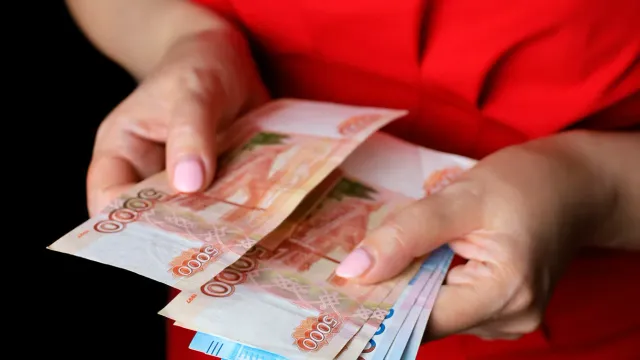 Горячая новость | В Совфеде прокомментировали урезание премий россиянам