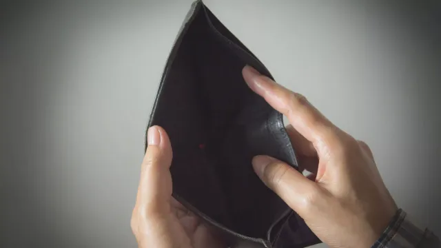 Горячая новость | Россиянам рассказала, куда жаловаться в случае отказа выплачивать зарплату