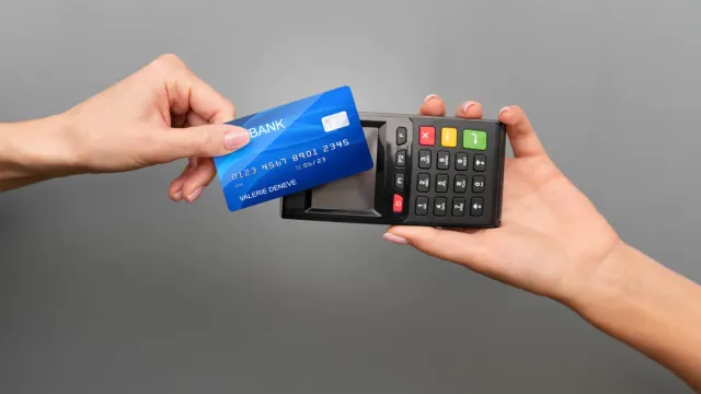 Горячая новость | Россиян предупредили о плате за отсутствие операций по карте