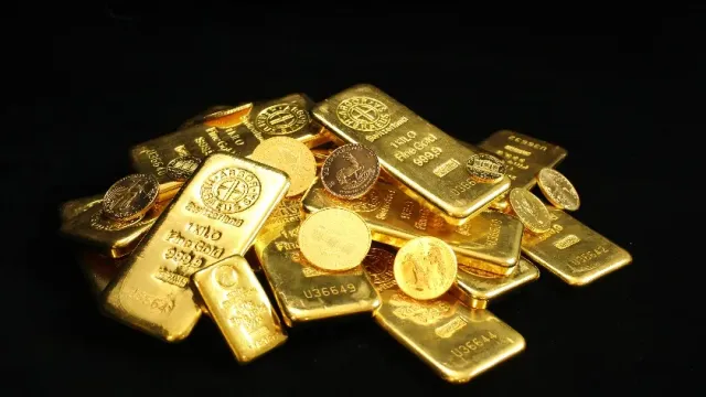 РИАН: банки начали забирать золото из западных хранилищ на фоне санкций против РФ