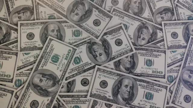Экономист спрогнозировала рост доллара до 86 рублей при ставке ЦБ в 12%