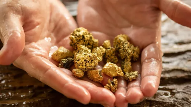 Горячая новость | Цены на золото в очередной раз достигли рекордных отметок