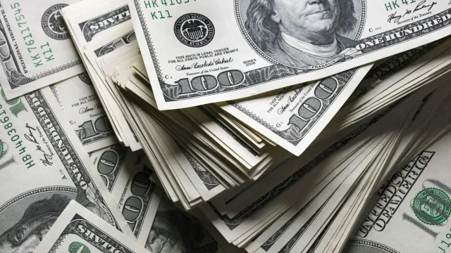 Стало известно, как изменится стоимость доллара летом
