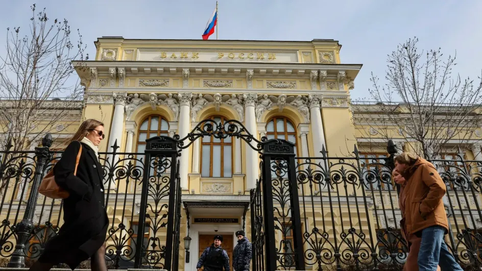 Россияне рассказали, что будут делать после снижения ключевой ставки Россияне рассказали, что будут делать после снижения ключевой ставки