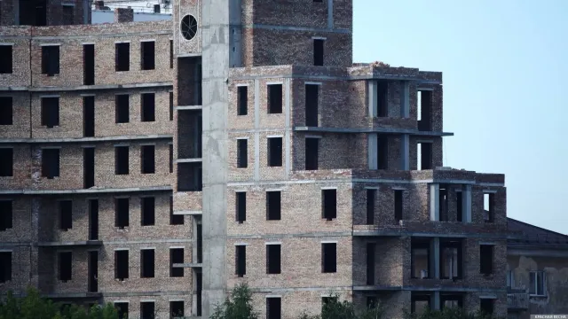 Горячая новость | Россиянам рассказали, что делать с недостроем