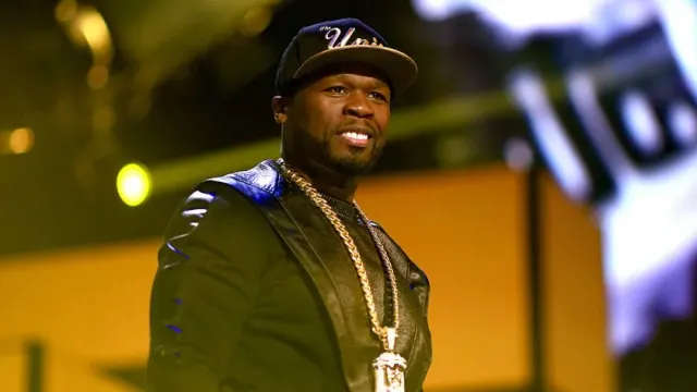 50 Cent выбросил неисправный микрофон со сцены во время концерта в Лос-Анджелесе