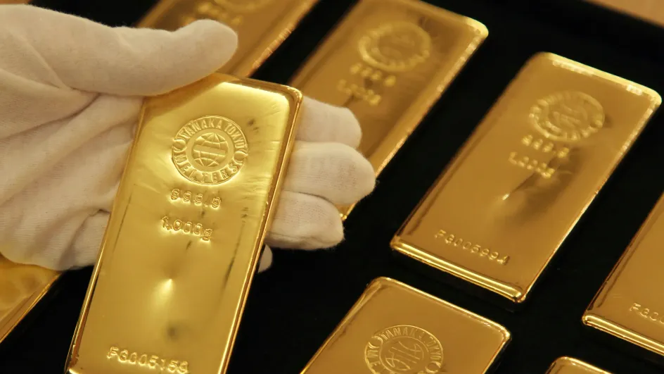 Названы причины резкого снижения цен на золото и серебро