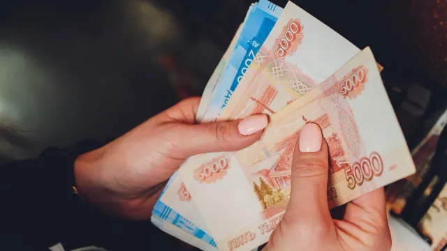 Горячая новость | Россияне стали в разы чаще пользоваться наличными