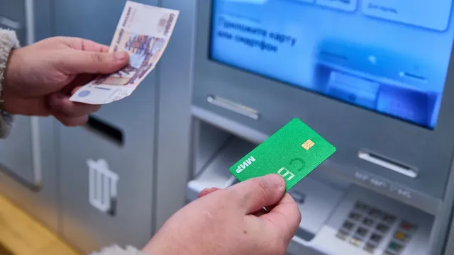 Горячая новость | Названы ошибки при денежных переводах родственникам, которые допускают россияне
