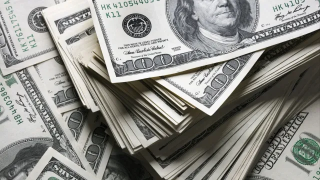 Горячая новость | Россиян призвали не ждать резкого ослабления доллара