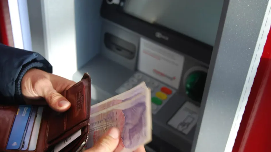 Профессор рассчитал сумму вклада для дохода 100 тысяч рублей