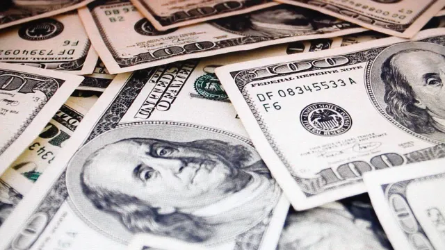 Горячая новость | Эксперт рассказал, когда доллар может упасть до 75 рублей