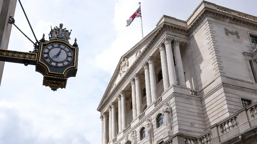 Банк Англии заявляет, что процентные ставки останутся высокими еще как минимум два года
