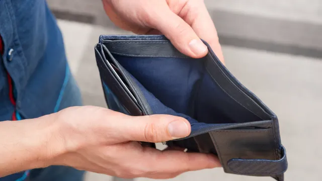 Горячая новость | В России ожидается рост числа людей без сбережений