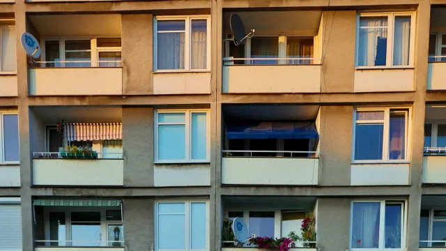 Стало известно, в каких районах Москвы снизились цены на жилье