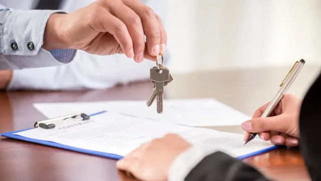 Горячая новость | Россиянам пообещали снижение стоимости сделки по покупке вторичного жилья