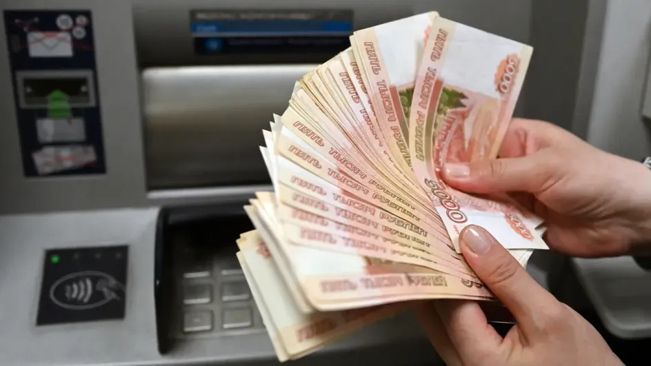 Россияне начали перевозить через границу больше наличных Россияне начали перевозить через границу больше наличных