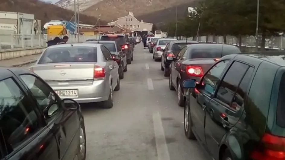 Албанские пограничные пункты столкнулись с наплывом въезжающих граждан
