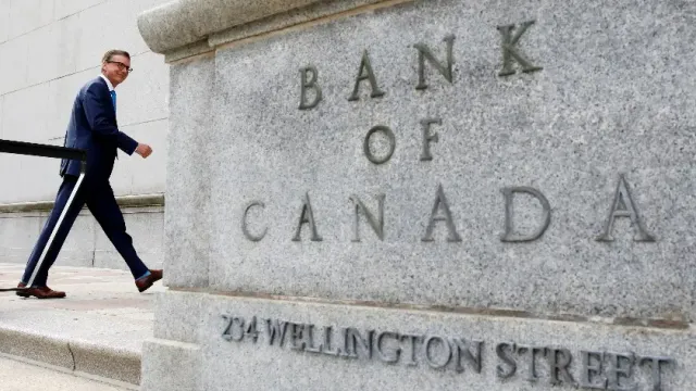 Банк Канады сообщает, что ставки останутся стабильными после спада во II квартале