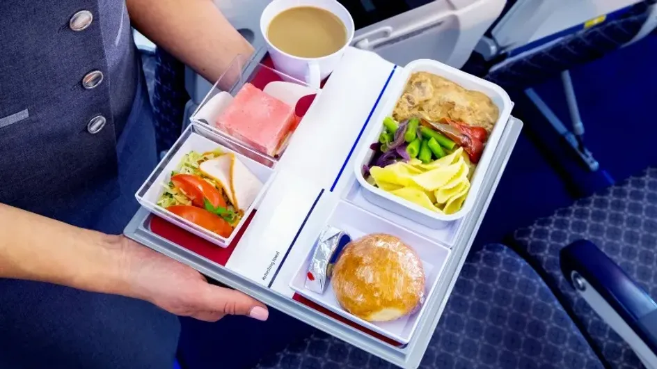 Избегайте доплат: Туристические хитрости для получения лучшего питания в самолете