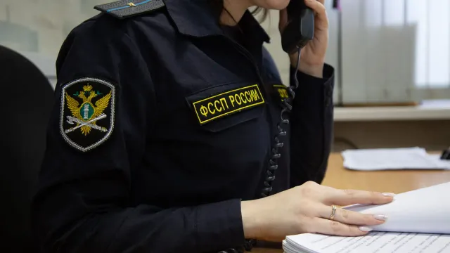 Горячая новость | В России приставы получат право взыскивать долги до 100 тысяч рублей без суда
