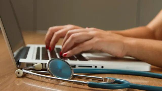 Горячая новость | Аналитики выявили резкое увеличение интереса к медицинским полисам