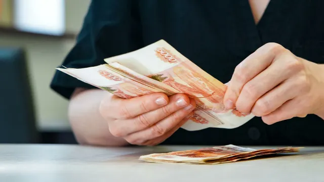 Горячая новость | Каждый второй россиянин планирует получить тринадцатую зарплату в этом году