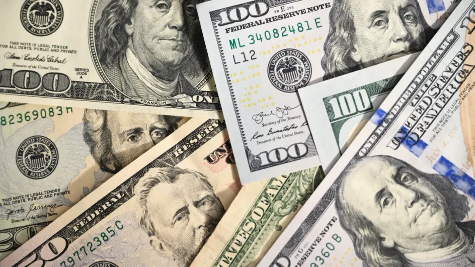 Россиянам рассказали, как изменится стоимость доллара в апреле Россиянам рассказали, как изменится стоимость доллара в апреле