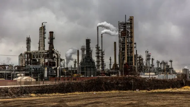 ОПЕК+ достигла соглашения о сокращении добычи нефти до конца года