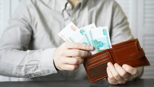 Горячая новость | Экономист назвал достойную зарплату для россиян