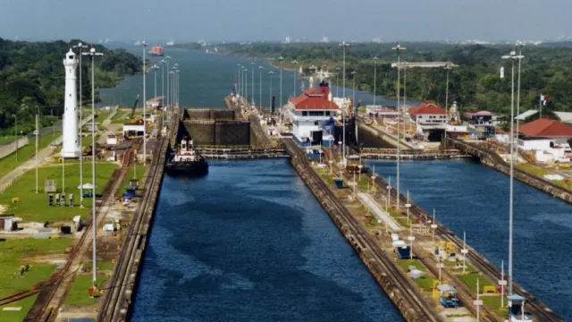 В Панамском канале возникла "пробка" из 200 судов