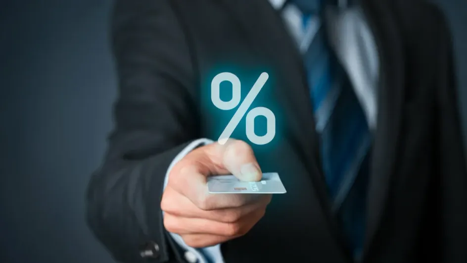 Россиянам станет сложнее получить кредит при серой зарплате