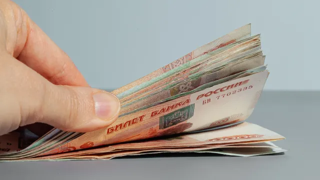Российская валюта подешевела на 20% с начала лета