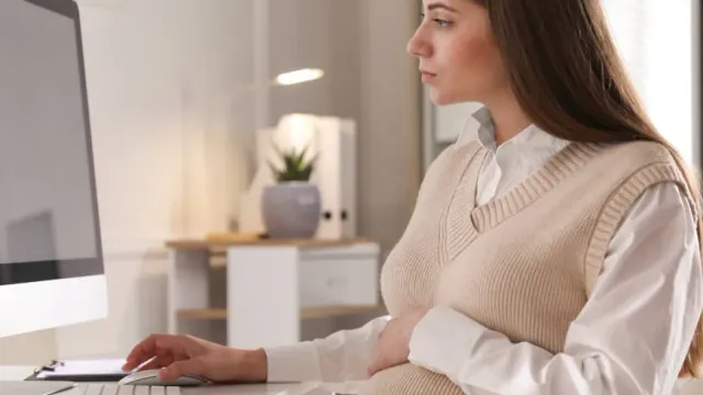 Самозанятые россиянки смогут не платить налог в декрете