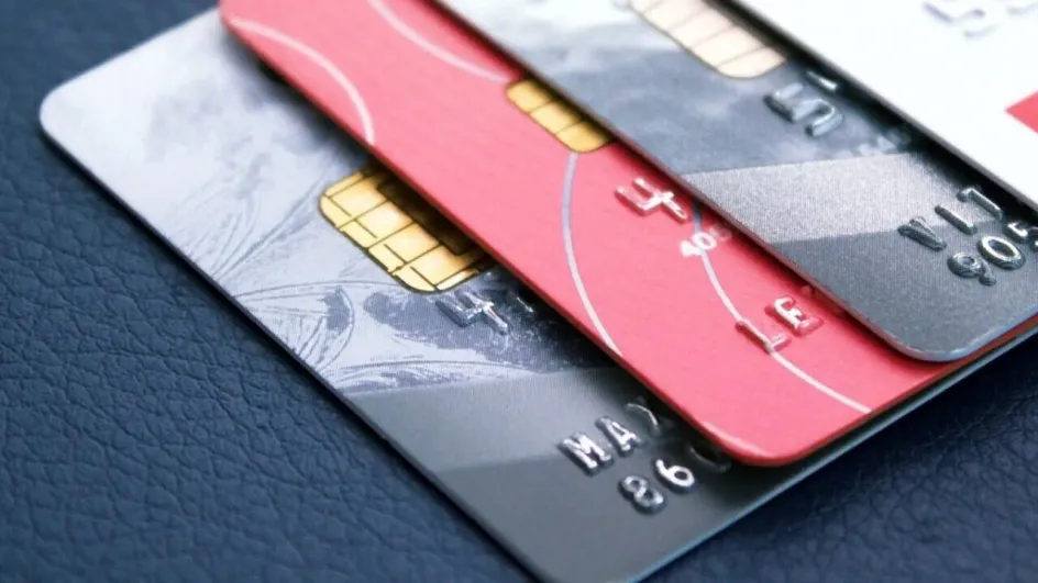 Ставки по кредиткам в России достигли 50%