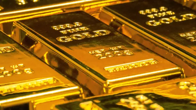 Цена на золото побила исторический рекорд и продолжает рост