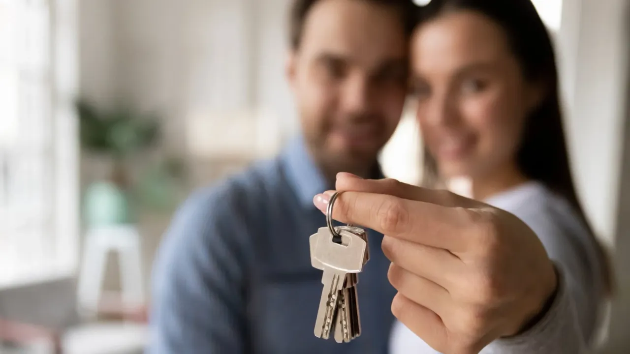 Жилье стало дешевым: Как снять за копейки?