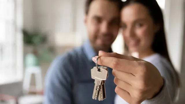 Горячая новость | В России резко упала в цене стоимость аренды трехкомнатных квартир