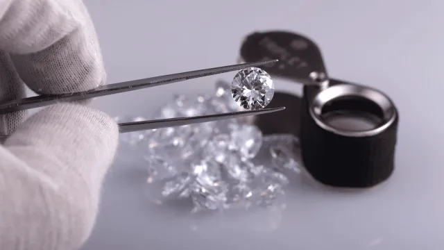 Горячая новость | Финансист рассказал, стоит ли вкладываться в бриллианты