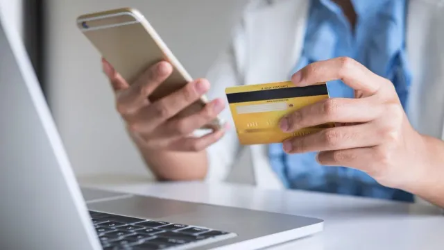 Горячая новость | Депутат высказался о проверке банками родственных связей при переводах