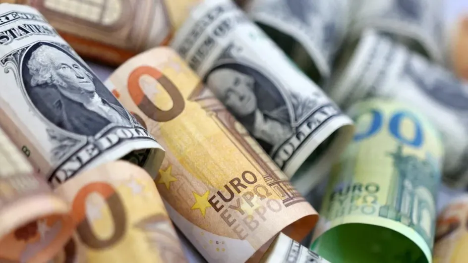 Россиянам назвали реалистичные курсы доллара и евро в 2026 году