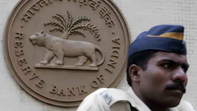 ЦБ Индии подталкивает кредиторов поднять ставки по сберегательным депозитам