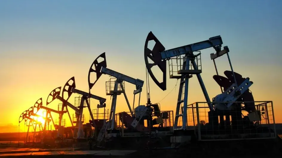 Истощение запасов сырой нефти в США приводит к росту цен на нефть