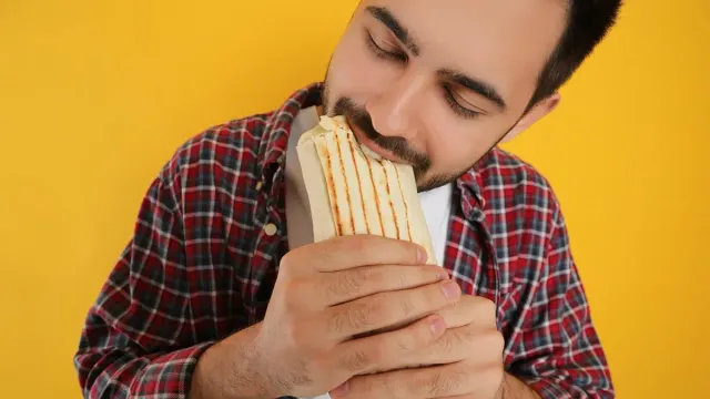 Горячая новость | Стало известно, сколько квартира стоит в порциях шаурмы