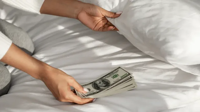 Горячая новость | Россиянам назвали самые безопасные способы хранения денег