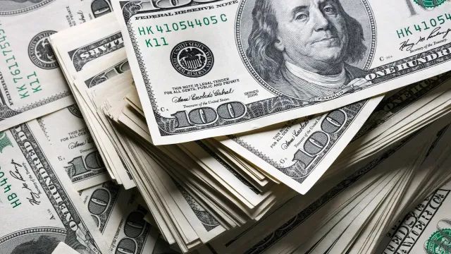 Горячая новость | Россиянам объяснили разворот курса доллара