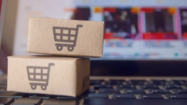 Горячая новость | Эксперт объяснил причину споров между банками и маркетплейсами