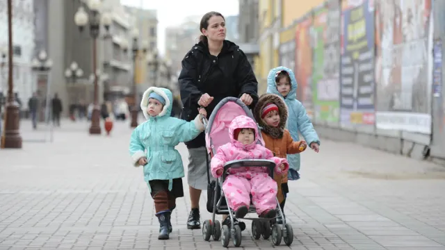 В РФ многодетные семьи вышли на первое место по доле имеющих кредиты