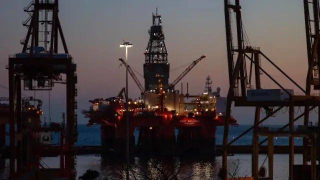 Нефть растет в цене: выгодно ли это России и ждать ли коррекции