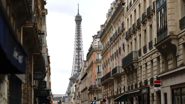 Цены на отели для посещения парижской Олимпиады упали на 41% с прошлой осени